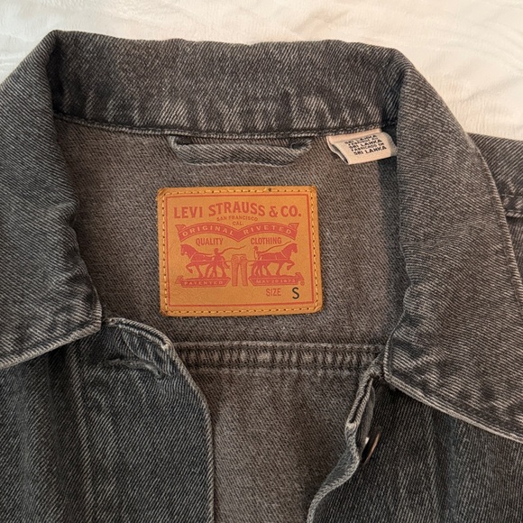Levi's Black Denim Jacket - Picture 2 of 7
